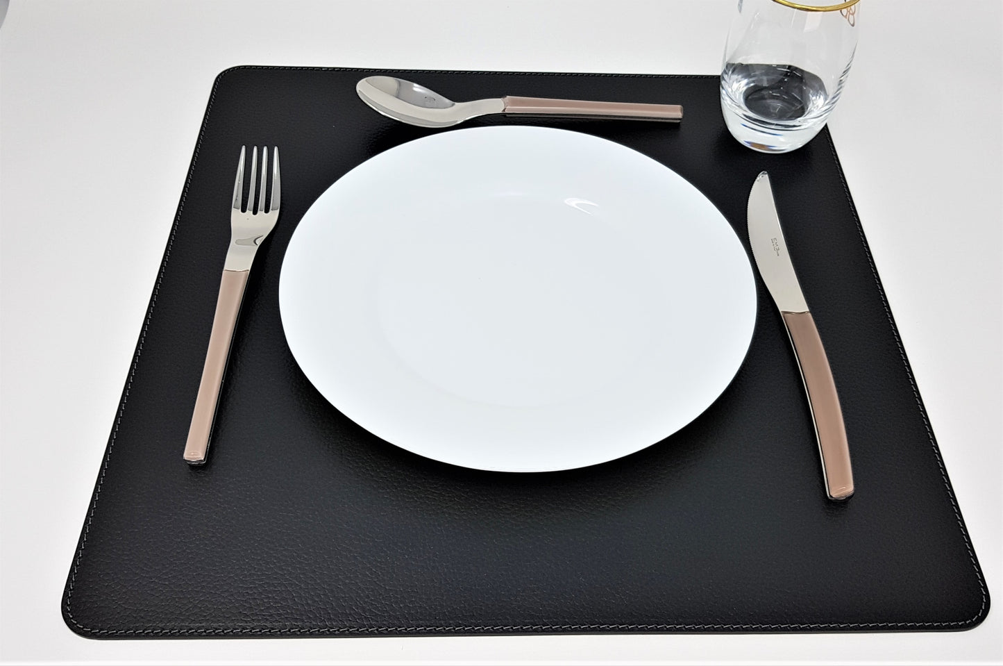 Rectangle Placemats 18''x 13''/ 45.7 x 33.03 cm made of Recycled Leather