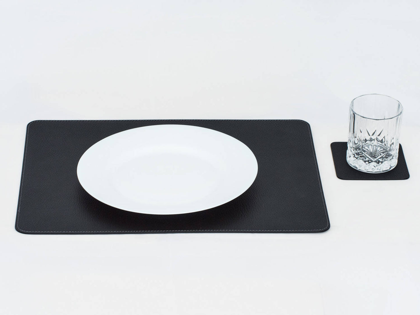 Rectangle Placemats 18''x 13''/ 45.7 x 33.03 cm made of Recycled Leather